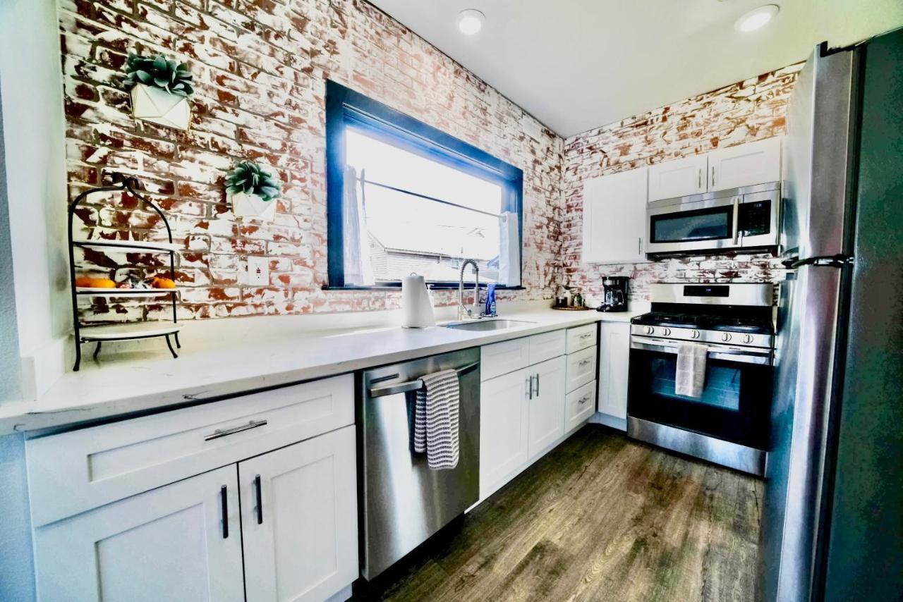 Boutique Apartment In Historic Downtown אלבני מראה חיצוני תמונה